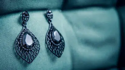 Bijoux fantaisie et bijoux de qualité supérieure : quelles différences ?