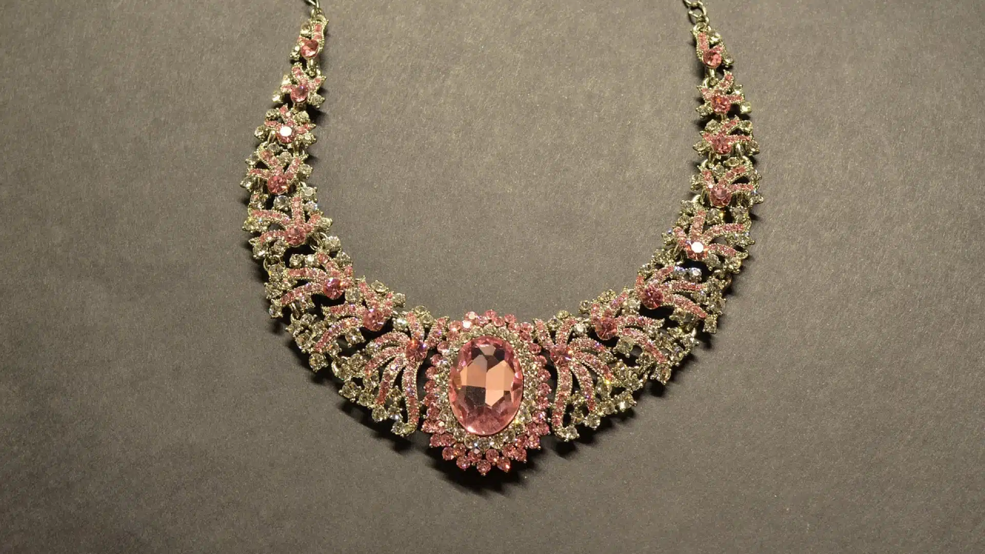 Pourquoi opter pour des bijoux grandes tailles quand on est une femme ronde ?