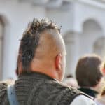 Quels types de boucles d’oreilles pour homme choisir ?