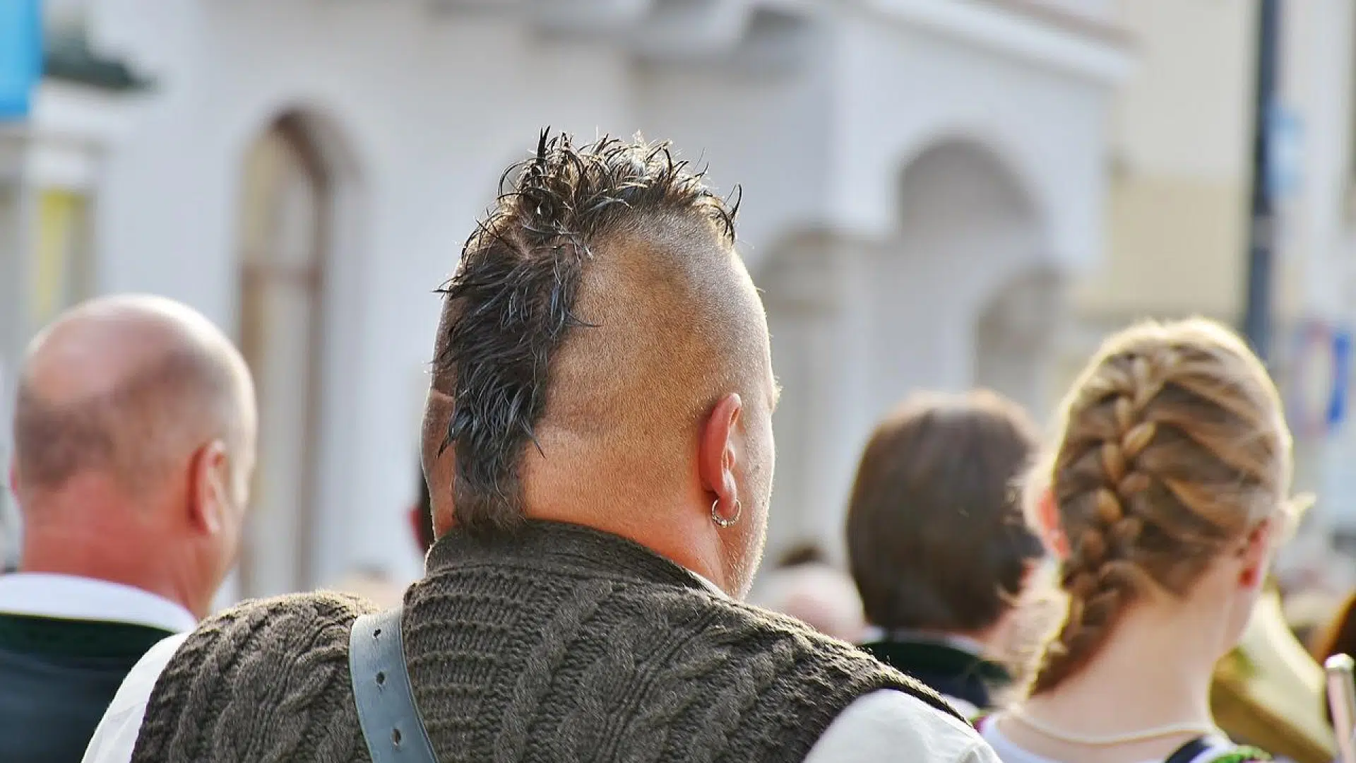 Quels types de boucles d’oreilles pour homme choisir ?