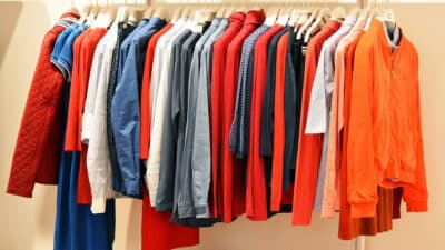 Vêtements d’occasion : pourquoi faire le choix de ce type d’achat