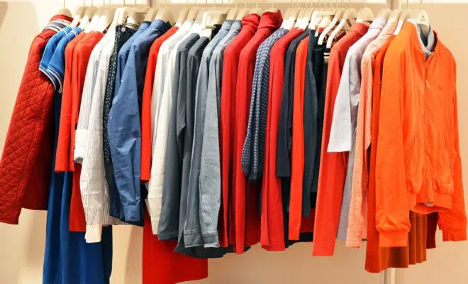 Vêtements d’occasion : pourquoi faire le choix de ce type d’achat